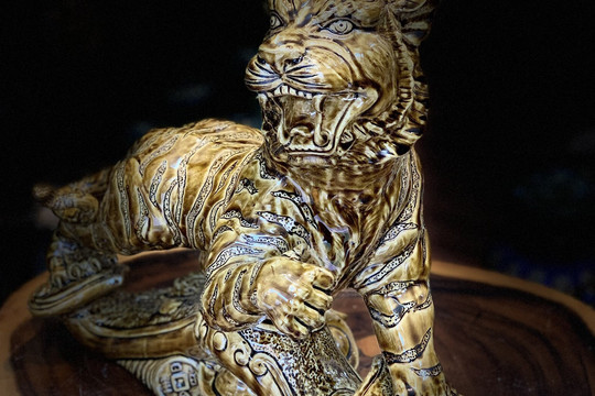 'Siêu phẩm' tượng hổ lạ mắt của làng gốm Bát Tràng