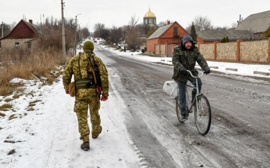 DPR: Ukraine đưa 120.000 quân và thiết bị quân sự sát đường giới tuyến