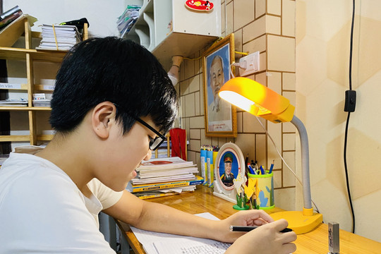 Nam sinh lớp 9 đạt 7.5 IELTS, được đặc cách giải nhất tỉnh Hà Tĩnh