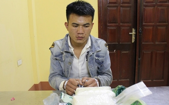 Nam thanh niên bị bắt khi 'vận chuyển thuê' cho anh họ 2kg ma túy đá