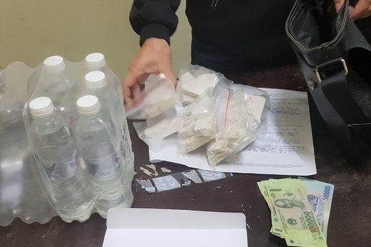 Thuê taxi vận chuyển hơn 1kg heroin ra miền Bắc tiêu thụ thì bị CSGT bắt giữ