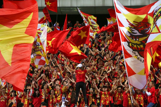 Fan ra mắt đại kỳ 3.000m2, cổ vũ tuyển Việt Nam gặp tuyển Trung Quốc