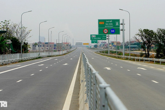 Bất ngờ hoãn thông xe cao tốc Cao Bồ - Mai Sơn
