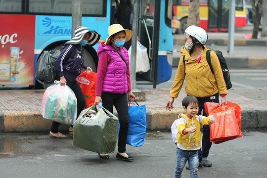 Muốn về ăn Tết nhưng ở quê...'nhắc khéo'