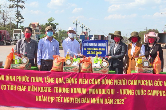 Bình Phước tặng hơn 1.000 phần quà cho cộng đồng người Campuchia gốc Việt