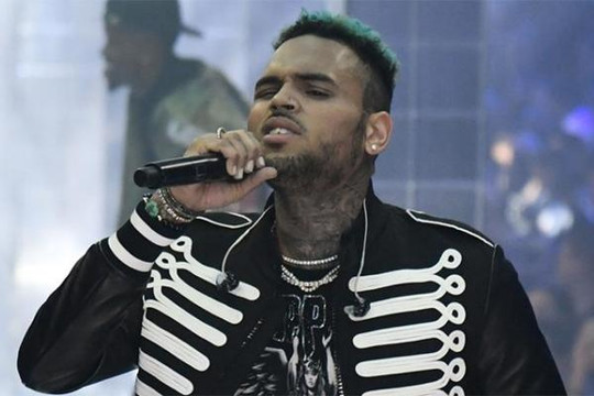 Chris Brown bị cáo buộc đánh thuốc mê, cưỡng bức một vũ công