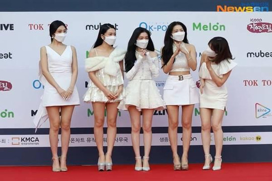 Nhóm Red Velvet bị quát nạt vì từ chối tháo khẩu trang