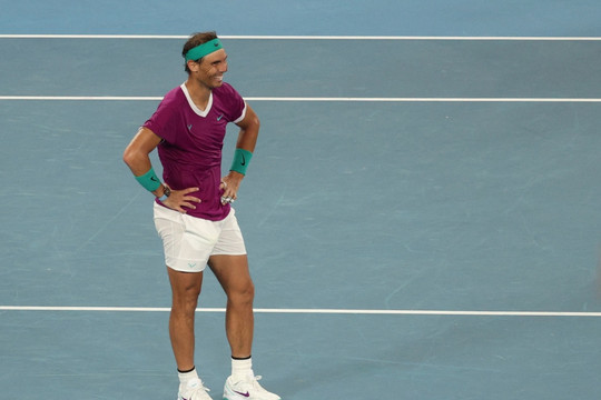 Đánh bại Medvedev trong trận đấu kinh điển, Nadal đi vào lịch sử quần vợt thế giới