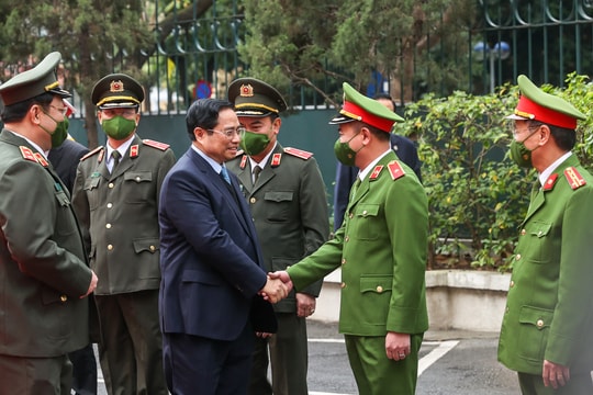 Thủ tướng Phạm Minh Chính: ‘Đi từng ngõ, gõ từng nhà, rà từng người để không ai thiếu Tết’