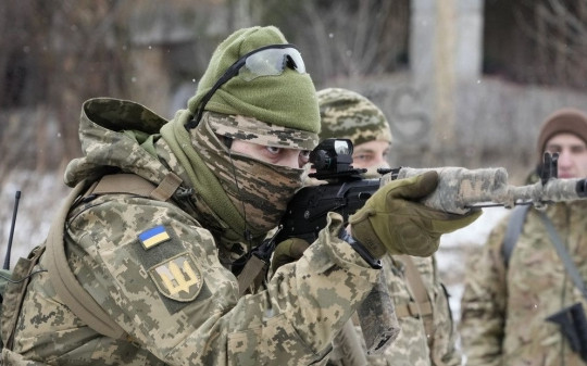 Tình hình Ukraine: Ba Lan tuyên bố cấp vũ khí cho Kiev, Mỹ sẵn sàng ra tay với 'vòng thân cận' của Tổng thống Nga