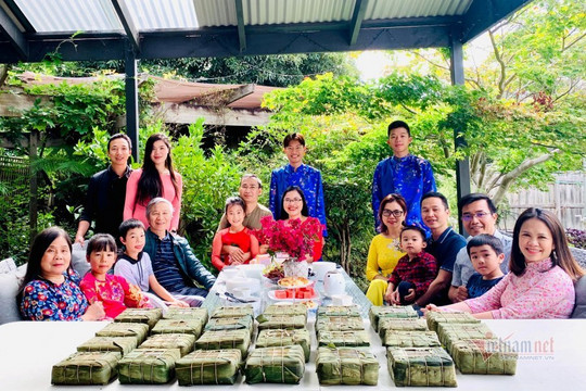 Cha mẹ Việt ở nước ngoài dạy con phong tục Tết quê hương
