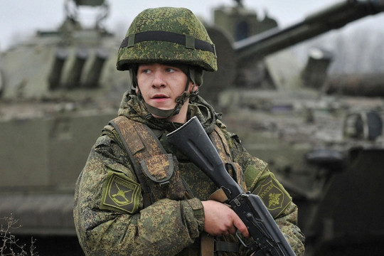 Khủng hoảng Ukraine: Trò chơi "bên miệng hố chiến tranh" giữa Nga và NATO
