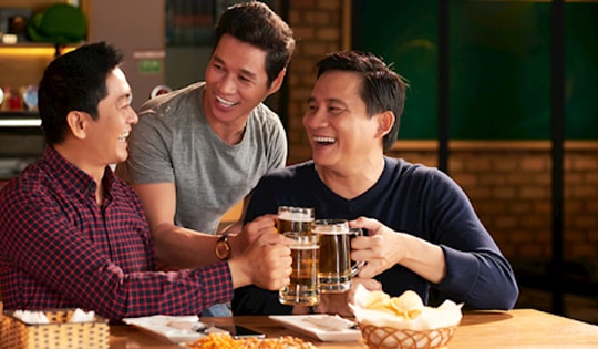 Về ngoại cúng hoá vàng tôi giận đến run người khi chồng say rượu thẳng thừng đề nghị với bố vợ chuyện tày đình