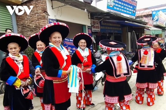 Du xuân trên bản người Dao tại Cao Bằng