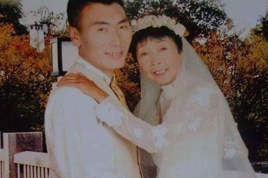 Người đàn ông từ mặt gia đình để cưới bạn học của cha hơn 32 tuổi, 27 năm sau, kết cục của cuộc hôn nhân mới bất ngờ!