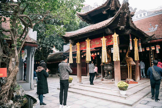 Những địa điểm cầu duyên nổi tiếng ở Hà Nội và TP.HCM