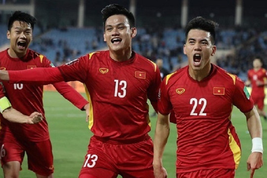 Tuyển Việt Nam mơ World Cup: Đừng để bầu Đức, thầy Park cô đơn