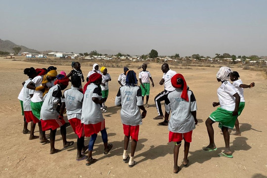 Đội bóng đá nữ chân đất ở trại tị nạn lớn nhất châu Phi