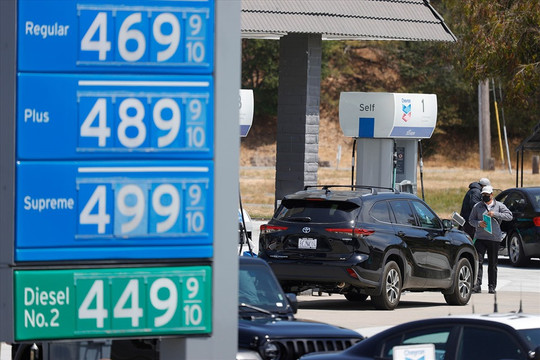Vì sao giá xăng dầu lại cao như vậy, bao giờ giảm?