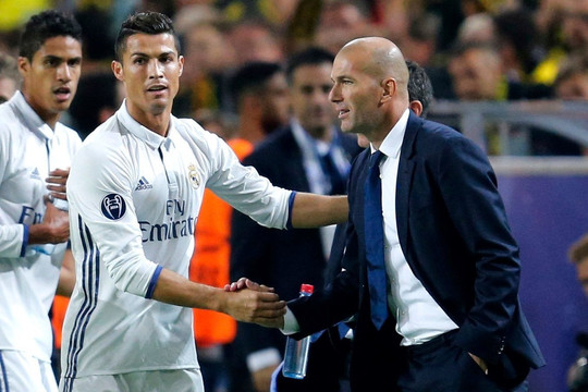 Zidane yêu cầu PSG ký Ronaldo chơi cùng Messi