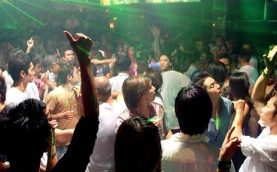 TT-Huế muốn mở cửa karaoke, vũ trường, Bắc Ninh cho bán hàng ăn tại chỗ
