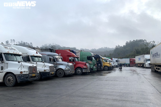 Sau Tết, 1.600 xe hàng lại ùn ứ ở cửa khẩu ở Lạng Sơn