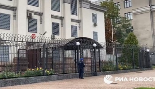 Các nhà ngoại giao Nga bắt đầu rời Ukraine