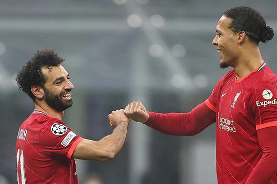 Salah lập công, Liverpool mở toang cánh cửa vào tứ kết Champions League