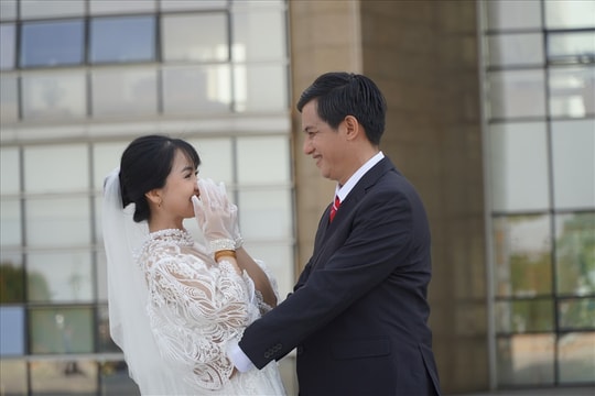 Ngày hạnh phúc của những cặp đôi tuyến đầu hoãn cưới để chống dịch