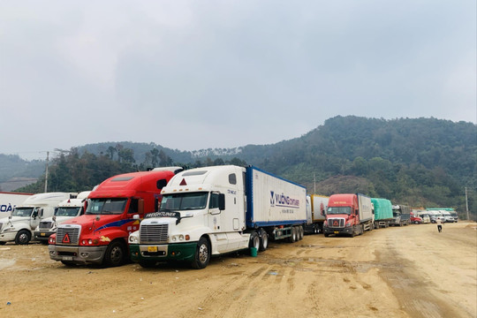 Lạng Sơn: Loay hoay xử lý hàng xuất khẩu ùn ứ