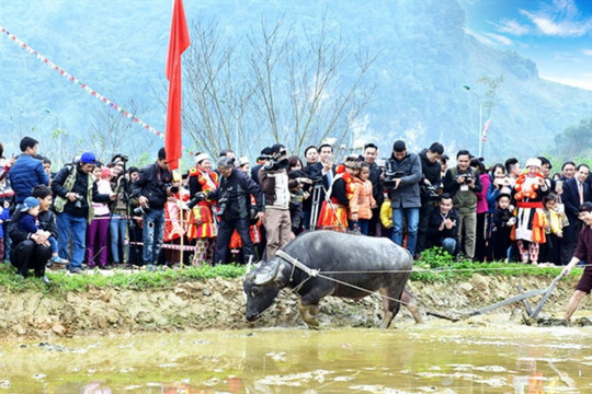 Về Tuyên Quang đầu năm, háo hức dự lễ hội Lồng Tông, lễ Cầu mùa