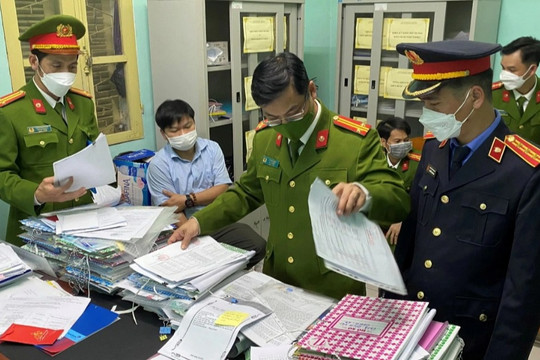 "Bộ sậu" CDC Thừa Thiên Huế bị bắt có liên quan vụ Việt Á không?