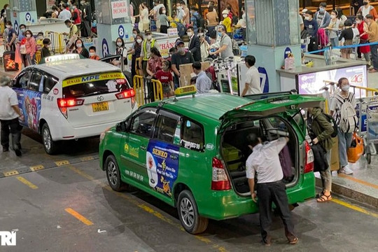 Bộ GTVT yêu cầu xử nghiêm nạn taxi ép giá ở sân bay Tân Sơn Nhất