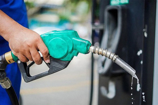 Doanh nghiệp lo mất đơn hàng vì xăng, dầu tăng giá