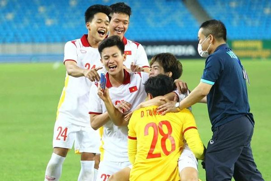 Bật mí lời dặn HLV U23 Việt Nam khi cho thủ môn đá tiền đạo