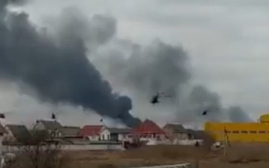 Xung đột Nga-Ukraine: Ukraiene hứng ba mũi tấn công Bắc, Đông, Nam; quân đội Nga kiểm soát sân bay quân sự gần Kiev và nhà máy điện hạt nhân Chernobyl