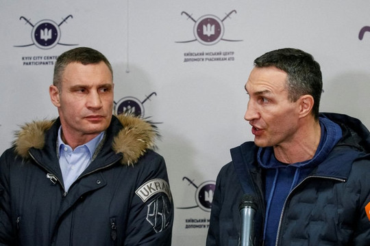 Ukraine bị tấn công, anh em nhà Klitschko thề sẽ cầm súng 