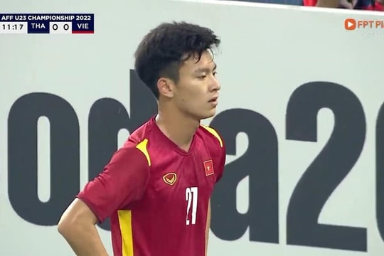 Cầu thủ áo số 21 của U23 Việt Nam "đốn tim" fangirl: Đẹp trai, học giỏi y như cái tên