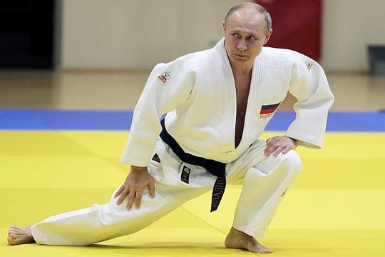 Ông Putin bị đình chỉ Chủ tịch danh dự Liên đoàn Judo quốc tế