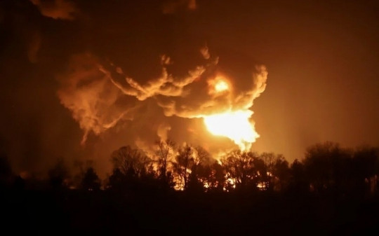 Xung đột Nga-Ukraine: Kho dầu gần Kiev trúng tên lửa, Ba Lan kêu gọi châu Âu tăng mạnh chi tiêu quốc phòng