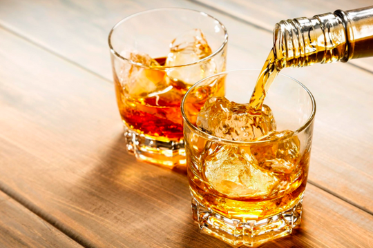 Điều nguy hiểm không nên làm khi uống rượu, vì có thể gây nguy cơ tử vong