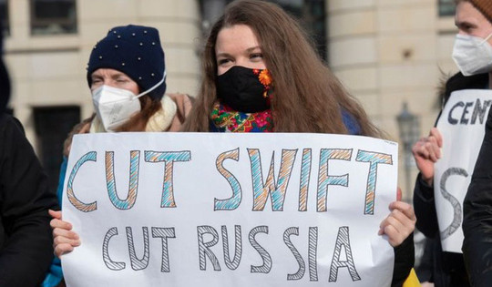 SWIFT là gì mà có người nói loại Nga khỏi SWIFT là đòn chí mạng hơn cả ngừng nhập khí đốt?