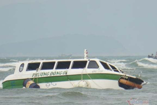 Vụ chìm ca nô 17 người tử vong ở Cửa Đại: Loại bỏ khả năng tàu đâm vào cồn cát