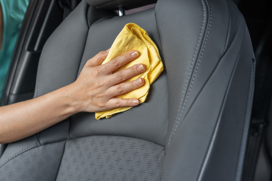 Khử mùi nấm mốc nội thất xe ô tô đơn giản hơn bạn nghĩ