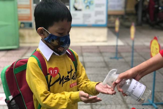 Đà Nẵng: Vắng bóng học sinh, nhiều trường lại chuyển qua dạy online 100%