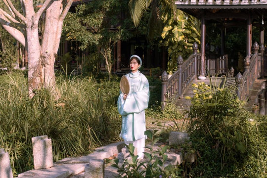 Cuối tuần, tìm hiểu lịch sử tà áo dài Việt ở những bảo tàng đẹp như tranh