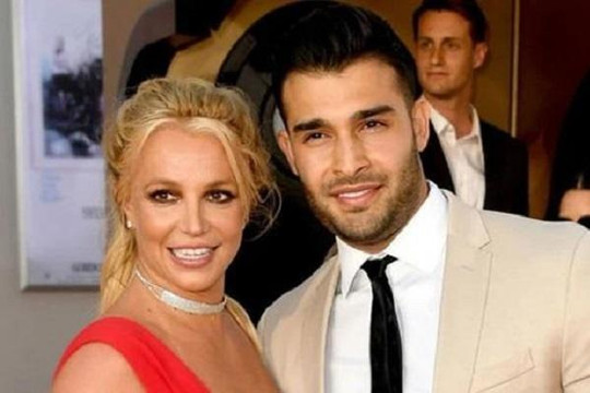Rộ tin Britney Spears đã bí mật kết hôn với bạn trai