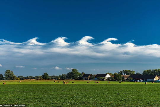 Những đám mây hình sóng hiếm gặp xuất hiện trên bầu trời châu Âu