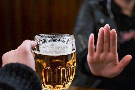 Não bộ sẽ già thêm 2 tuổi nếu uống một lít bia mỗi đêm?
