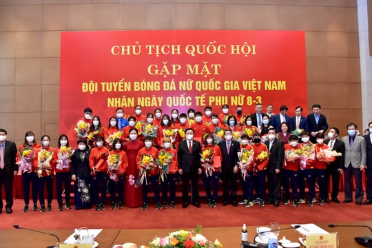 Chủ tịch Quốc hội gặp mặt, chúc mừng Đội tuyển Bóng đá nữ Việt Nam